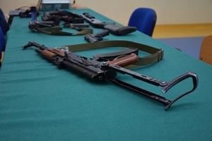 Prezentacja uzbrojenia policji tematem spotkania z klasą policyjną z Mrozów