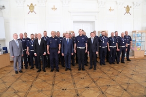 Starszy aspirant Tomasz Wiącek podczas uroczystości wręczenia nagród w Białej Sali KSP