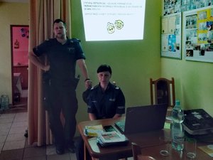 Policjanci podczas spotkania z seniorami