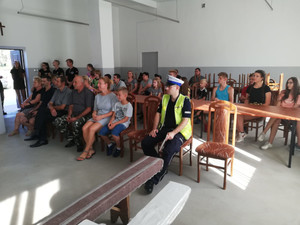 Strażacy i policjanci podczas spotkania z mieszkańcami Wielgolasu
