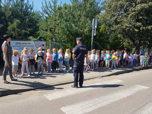Spotkanie policjanta z dziećmi z klas &quot;0&quot;