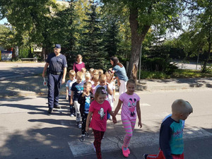 Spotkanie policjanta z dziećmi z klas &quot;0&quot;