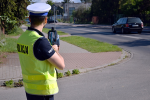 Policjanci ruchu drogowego podczas działań &quot;PRĘDKOŚĆ&quot; na terenie powiatu mińskiego