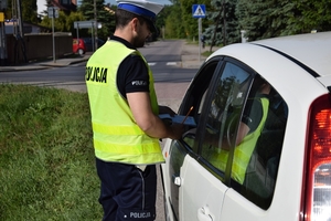 Policjanci ruchu drogowego podczas działań &quot;PRĘDKOŚĆ&quot; na terenie powiatu mińskiego