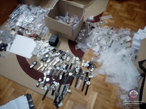 Zabezpieczone przez policjantów zegarki i bransolety o wartości ponad 3 mln. złotych