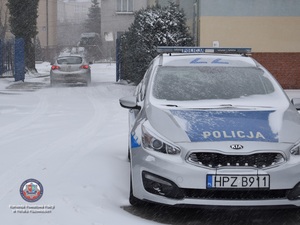 Policjanci podczas czynności służbowych z 30-latkiem podejrzanym o kradzież rozbójniczą