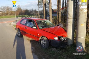 Uszkodzona toyota, którą jechali mężczyźni