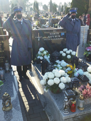 Asysta honorowa przy grobie ŚP. Marcina Szpyruka