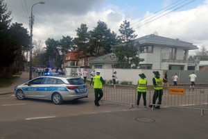 Policjanci podczas zabezpieczenie zawodów