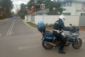 Policjanci podczas zabezpieczenie zawodów
