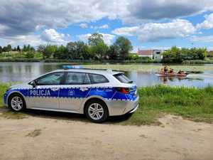 Wspólny patrol Policji i Straży Pożarnej na rzece Srebrna